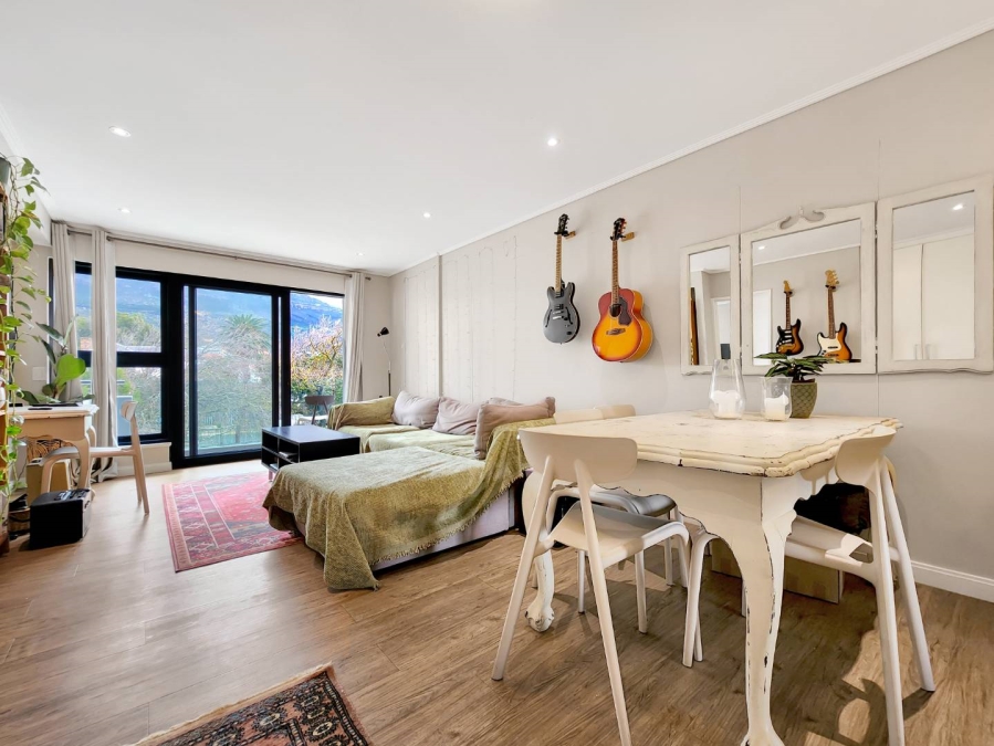 2 Bedroom Property for Sale in Vredehoek Western Cape